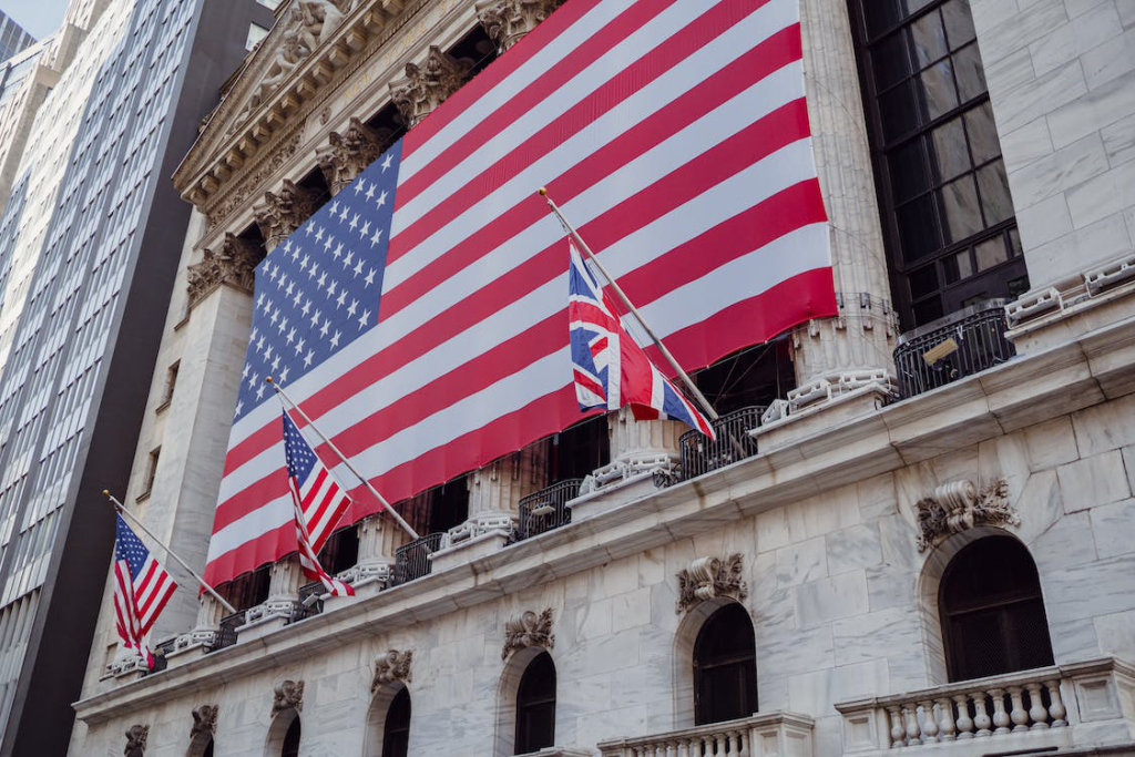 An image of American flags on a government building